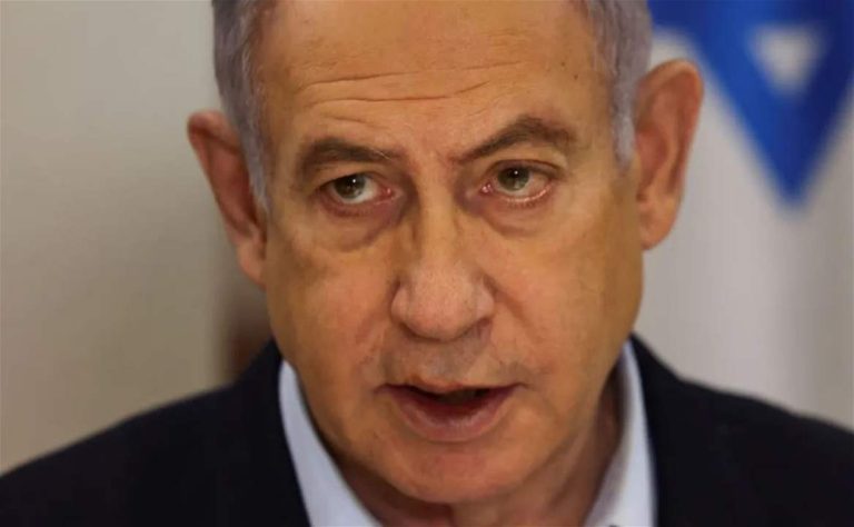 صبغة حمراء أمام مقر نتنياهو