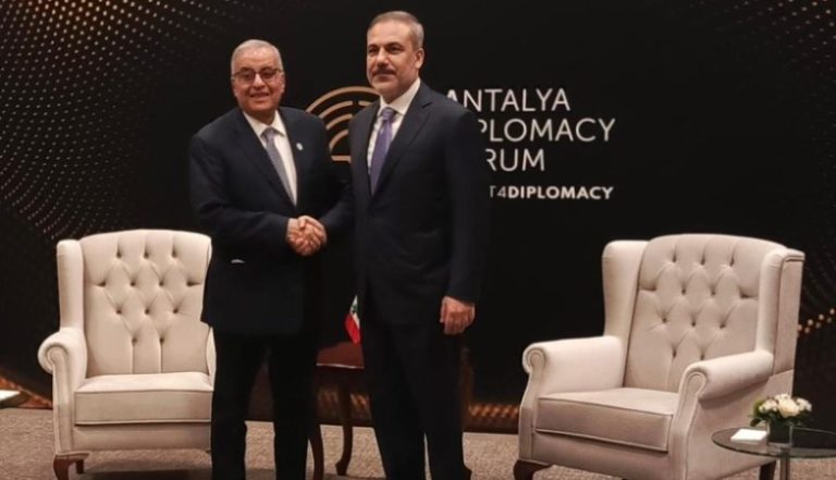 بو حبيب يلتقي نظيريه التركي والعراقي.. وتأكيد على القرار 1701