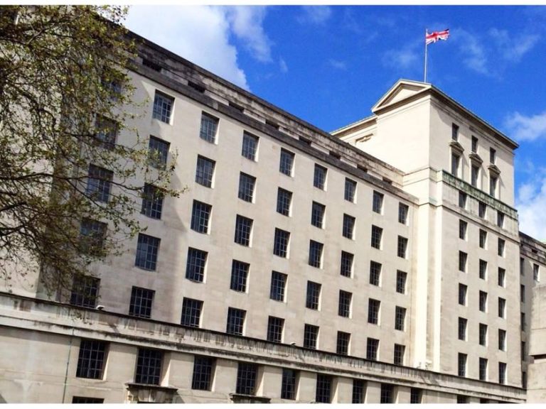 بريطانيا تنفي تورطها في أوكرانيا