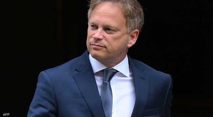 وزير الدفاع البريطاني: لندن قد تعيد النظر بسياسة التجنيد الإجباري