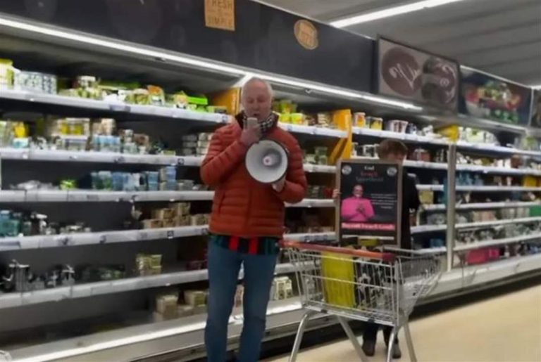 بالفيديو.. ناشط بريطاني يطالب بمقاطعة منتوجات الإحتلال الإسرائيلي