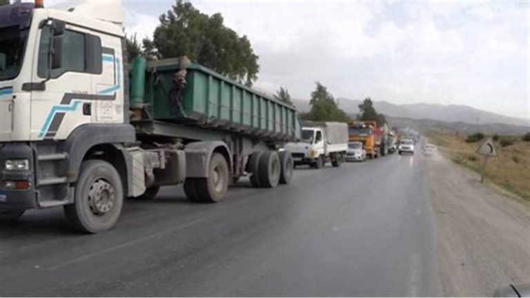 تعديل توقيت سير الشاحنات على طريق ضهر البيدر