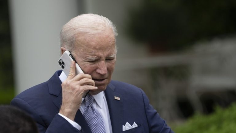 تزوير صوت بايدن بواسطة الذكاء الإصطناعي