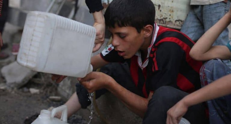 “الأونروا”: المواطنون في غزة يشربون المياه ملوثة!