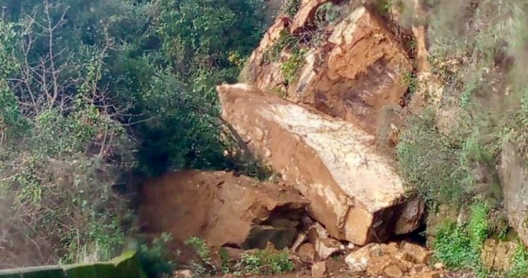 إنهيارات في الشوف.. وقطع طريق الجاهلية