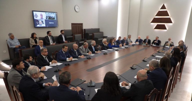 “الكتائب”: جولات عبد اللهيان تشكل إنتهاكاً للسيادة اللبنانية