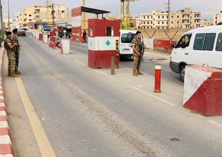 الجيش يداهم في الليلكي ويوقف 3 أشخاص