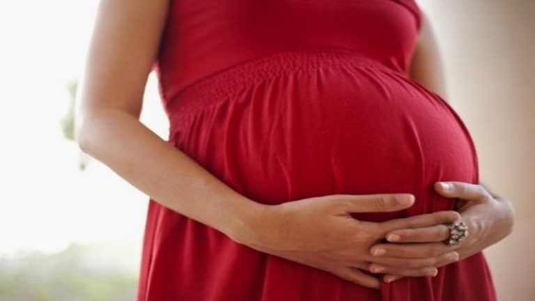 ما هي الأطعمة التي يجب على الحوامل تجنبها؟