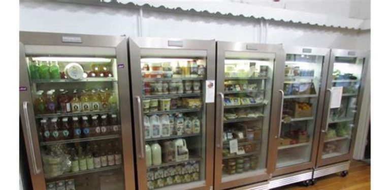 مداهمة مستودع للمواد الغذائية في صديقين