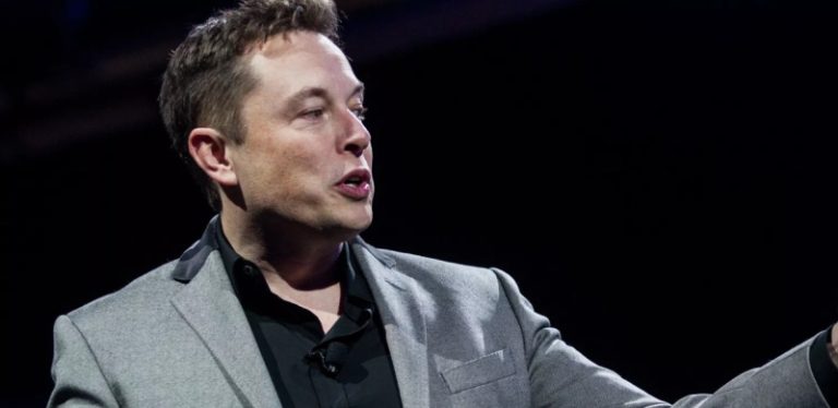 ماسك يحذر من فقدان الدولار لقيمته!