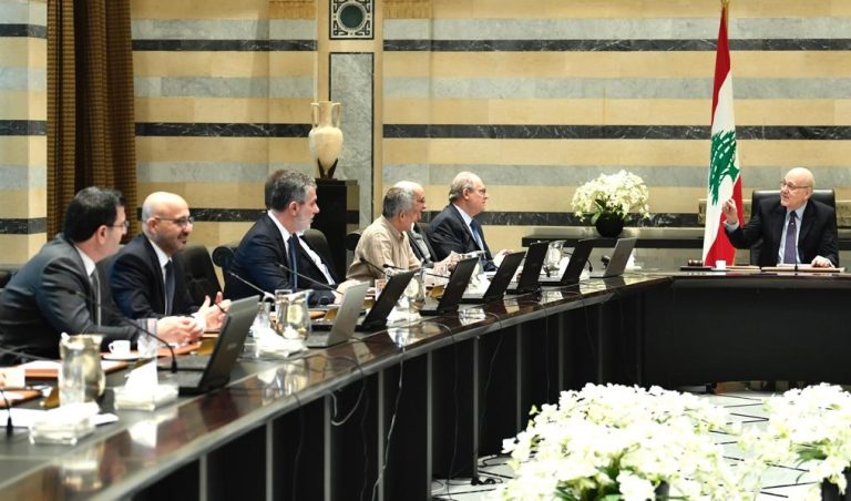 ميقاتي يرفض اتهامه بـ”الإستئثار”.. ويؤجّل تعويضات الموظفين والمتقاعدين