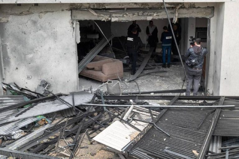 أضرار كبيرة بالقصف على “كريات شمونة”