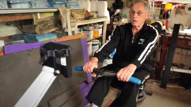 على ابواب ال 90.. مسن يمارس رياضة التجديف!