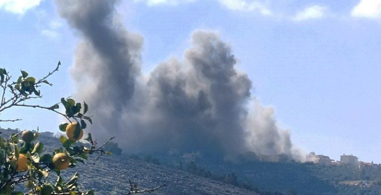 العدو يستهدف “حي المشاع” بين مجدل زون والمنصوري