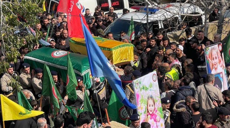 مجدل زون تشيع شهيدتيها