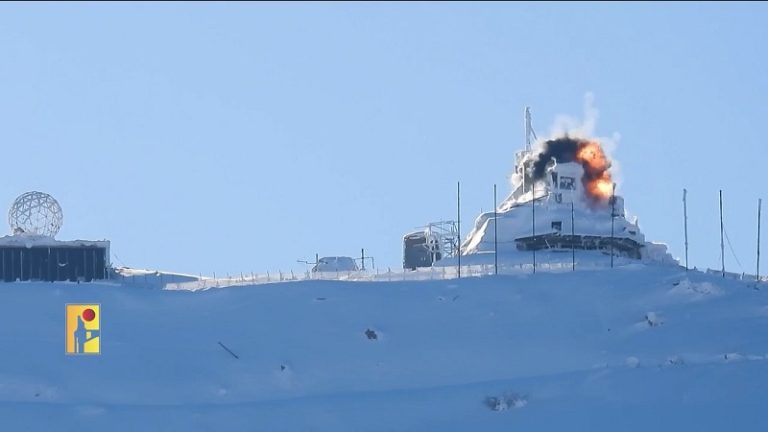 بالفيديو.. المقاومة تستهدف التجهيزات التجسسية في موقع الرادار