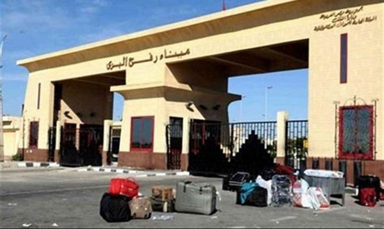 القوات المصرية تبني منطقة لوجستية لإستقبال المساعدات في رفح