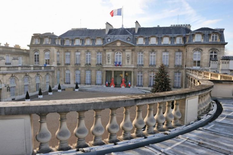 وفد “إسرائيلي” إلى باريس لبحث صفقة الأسرى