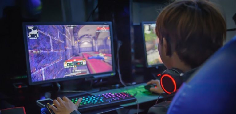 بسبب الإدمان على ألعاب الفيديو.. السمع في خطر!