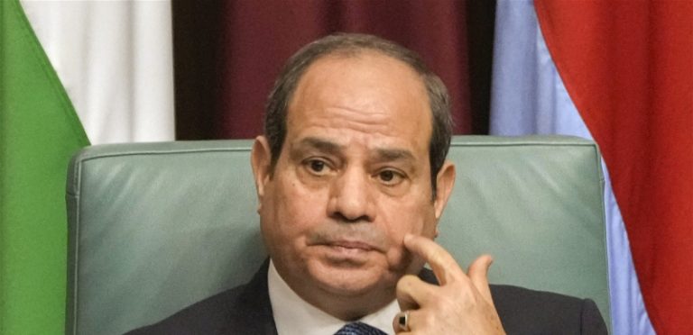 السيسي: الأزمات أدت إلى تراجع إيرادات قناة السويس