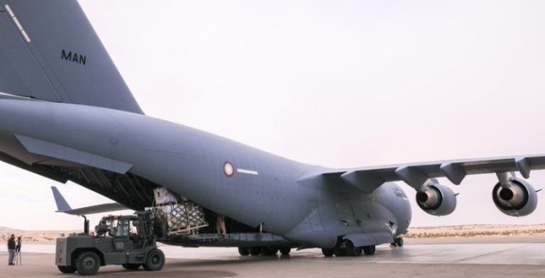 وصول طائرة مساعدات قطرية لغزة إلى العريش