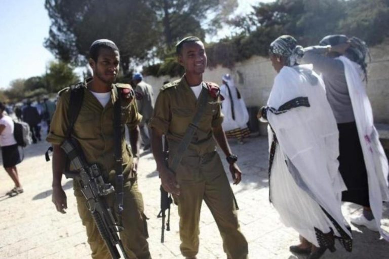 من هم اليهود الـ”فلاشا” الذين يقاتل بهم الاحتلال على الخطوط الأمامية؟