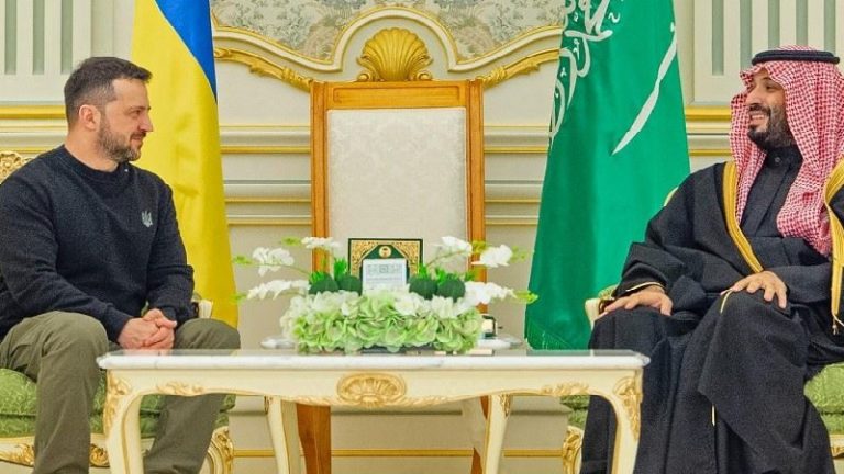 بالصور والفيديو.. زيلينسكي في الرياض