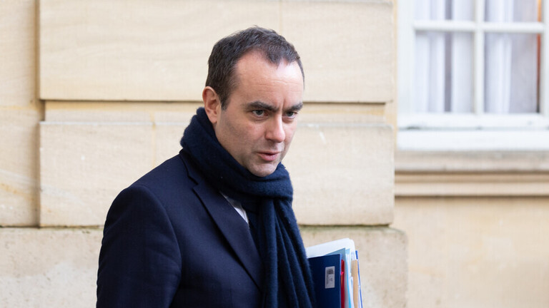 فرنسا تتّهم روسيا بـ”قرصنة” شركاتها