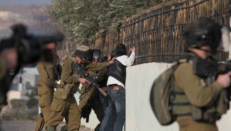 الاحتلال اعتقل 15 فلسطينياً في “الضفة”