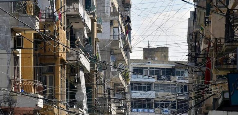 تعرفة الكهرباء الباهظة تزيد معاناة قطاعات الإنتاج