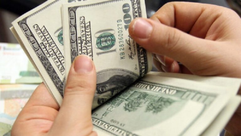 الرواتب معلقة.. والتمويل من أين؟