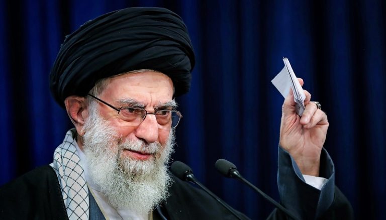 خامنئي: المقاومة أزاحت الستار عن قدراتها وأربكت العدو