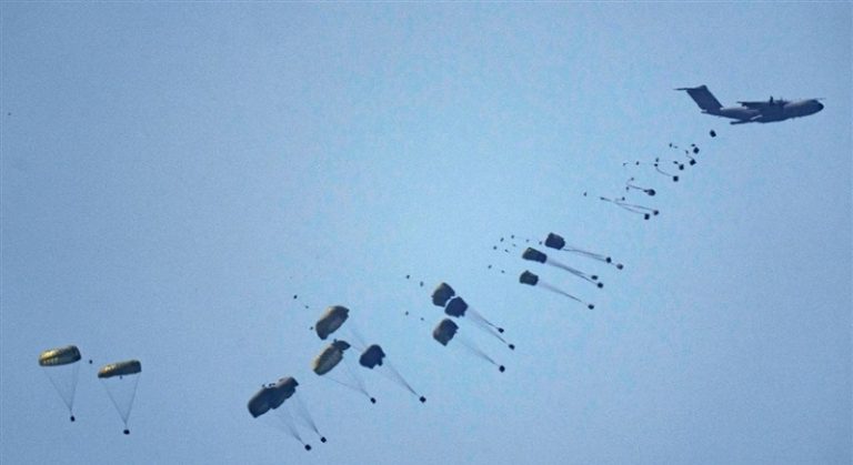 استشهاد 9 فلسطينيين غرقاً للحصول على المساعدات!