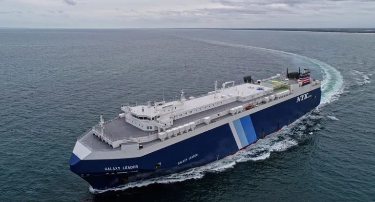 تصريح إلزامي للسفن قبل دخول المياه اليمنية