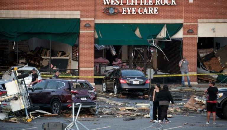 3 قتلى بعواصف شديدة في الولايات المتحدة