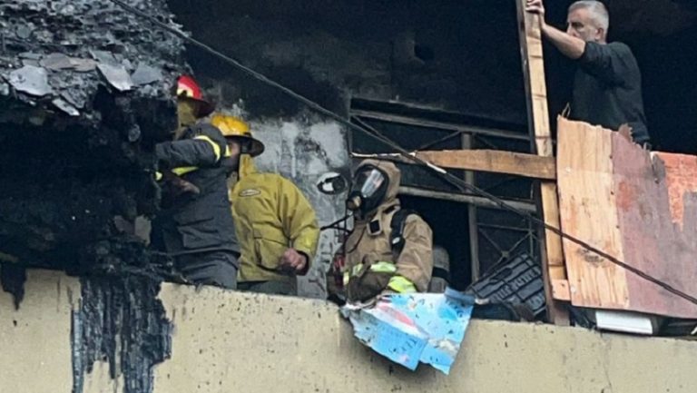 إخماد حريق داخل شقة في بئر حسن