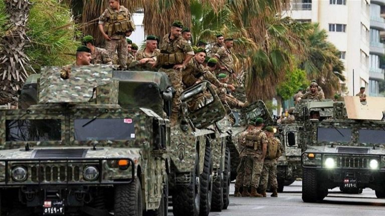 جريح بتبادل لاطلاق النار خلال مداهمات للجيش في بعلبك