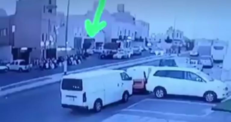 بالفيديو ـ سيارة تجتاح مأدبة إفطار!