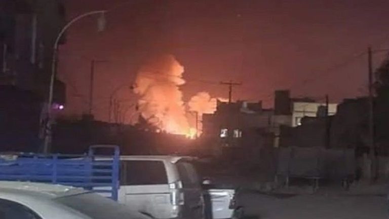 غارتان على مطار الحديدة الدولي في اليمن