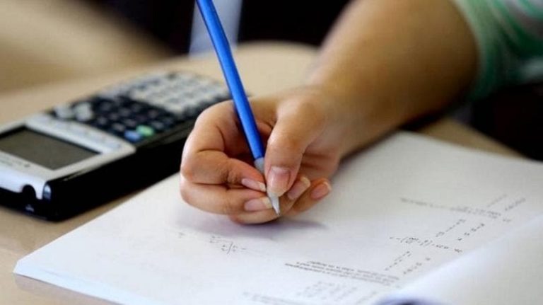 “المالية” تُسلم “التربية” الطوابع لطلبات الإمتحانات الرسمية؟