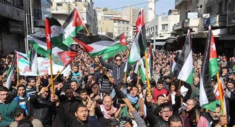 تظاهرات في شوارع الأردن لوقف مجازر العدو الصهيوني  (فيديو)