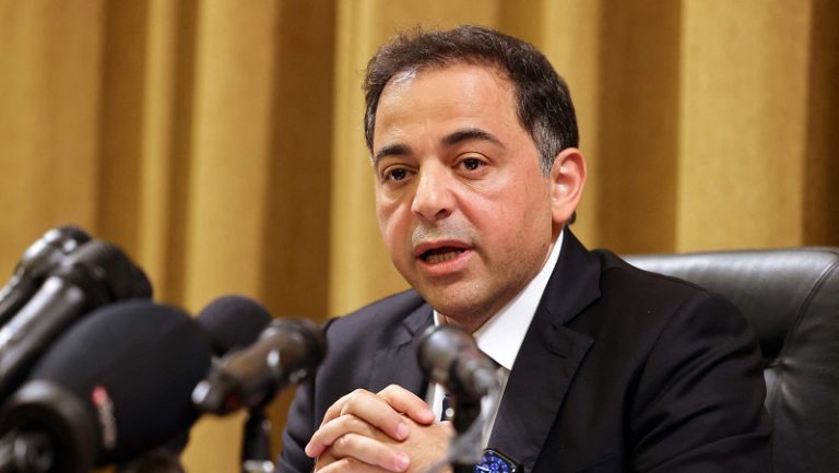 منصوري مع الأميركيين: لكبح “اقتصاد الكاش”.. والسبب “تمويلات حماس”؟