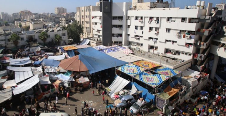 “الصحة” في غزة: الاحتلال يعتقل أكثر من 250 مريض وطبيب في “الشفاء”