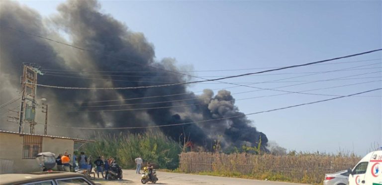 نشوب حريق في مخيم للنازحين السوريين في المنية (فيديو)