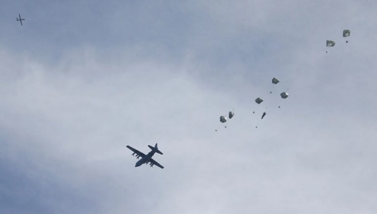 أميركا تنفذ خامس عملية إنزال جوي لمساعدات في غزة