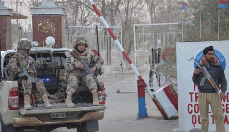 قتلى بهجوم مسلح على قاعدة بحرية في باكستان