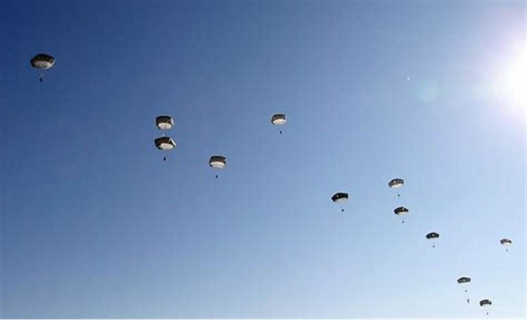 إنزال مساعدات أردنية ألمانية على غزة