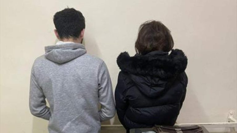 سارقا مجوهرات ومال بقبضة الأمن (صورة)