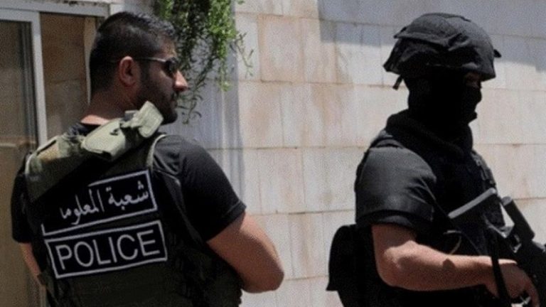 مطلوب دخل المستشفى بجواز سفر مُغاير.. و”المعلومات” تكشف هويّته