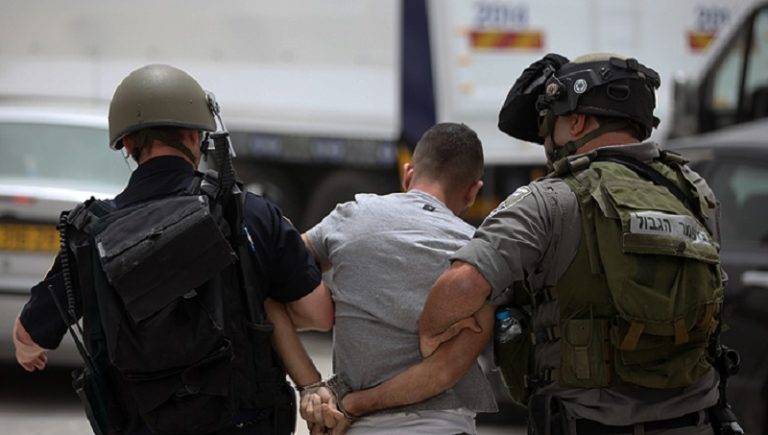 الإحتلال يعتقل 40 فلسطينياً في الضفة الغربية